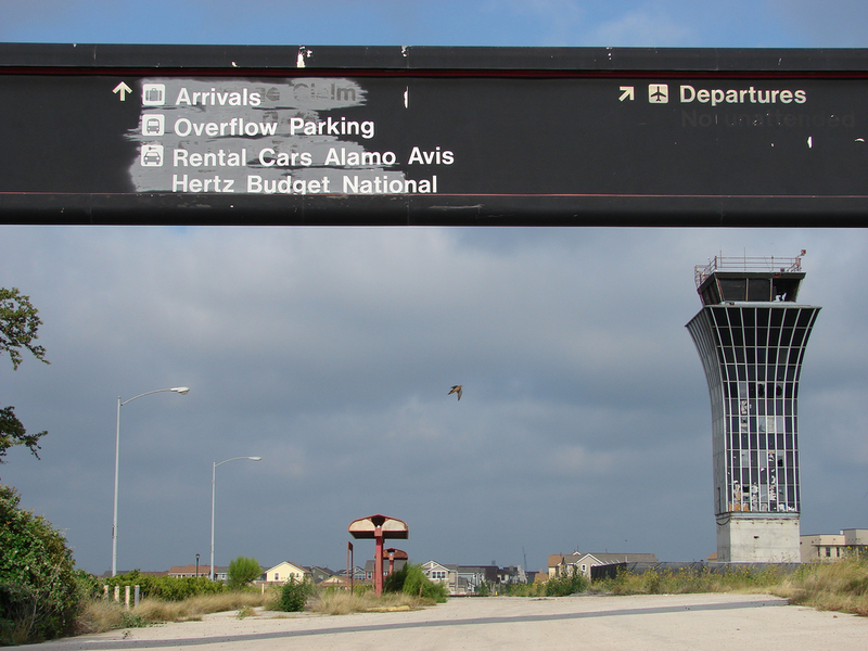 Illustration for article titled Las imágenes más desoladoras de aeropuertos abandonados